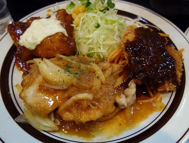 キッチンABC 西池袋店（東京）大人気行列洋食店でチキン南蛮・豚生姜焼・メンチカツ盛り合わせ