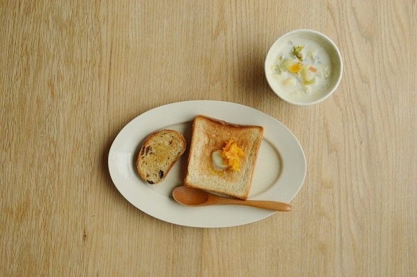 パンランチ_胚芽角食とレーズンパン_野菜豆乳スープ